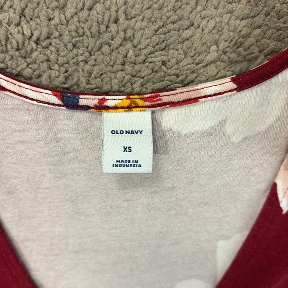 Old Navy Red floral wrap dress v neck stretch with sleeves - Picture 6 of 13